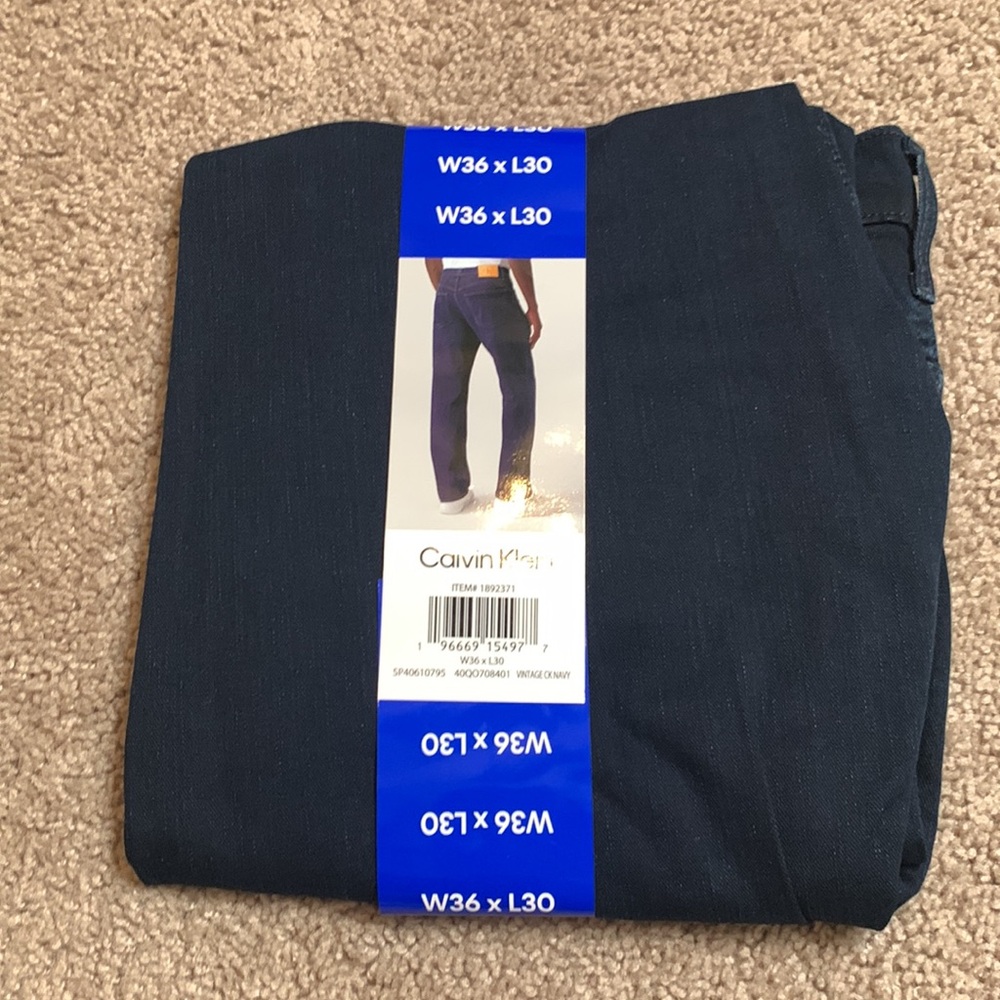 NWT Calvin Klein Men’s Dark Wash Straight Jeans - Picture 2 of 3